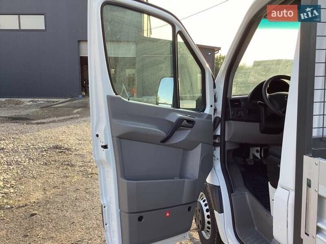 Белый Мерседес Sprinter, объемом двигателя 2.2 л и пробегом 340 тыс. км за 25500 $, фото 10 на Automoto.ua