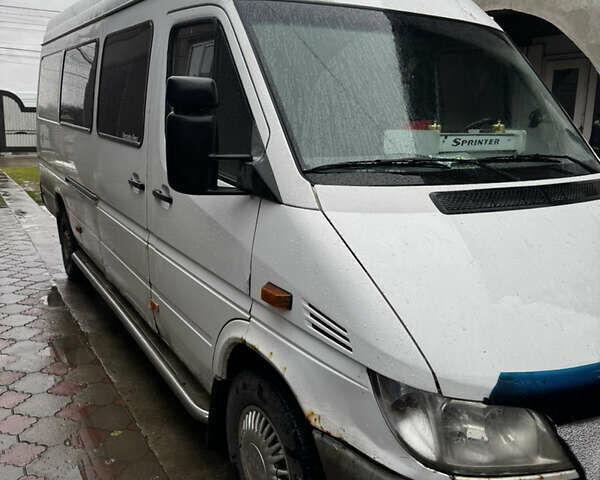Білий Мерседес Sprinter, об'ємом двигуна 2.69 л та пробігом 800 тис. км за 6500 $, фото 1 на Automoto.ua