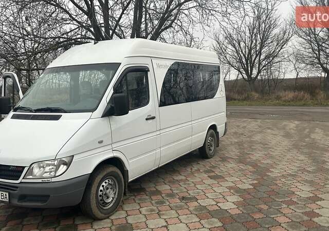 Белый Мерседес Sprinter, объемом двигателя 2.15 л и пробегом 228 тыс. км за 11580 $, фото 1 на Automoto.ua