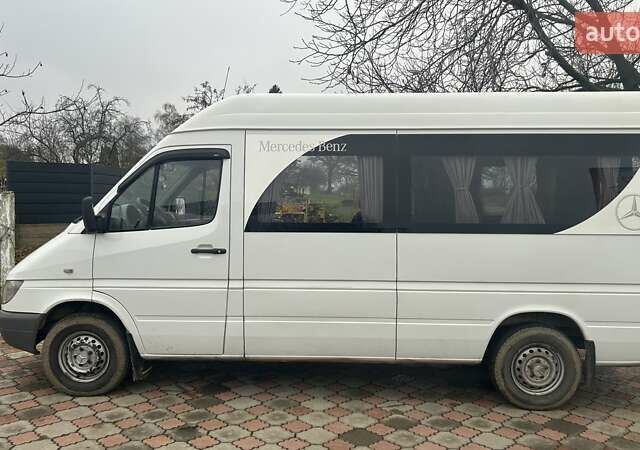 Белый Мерседес Sprinter, объемом двигателя 2.15 л и пробегом 228 тыс. км за 11580 $, фото 16 на Automoto.ua