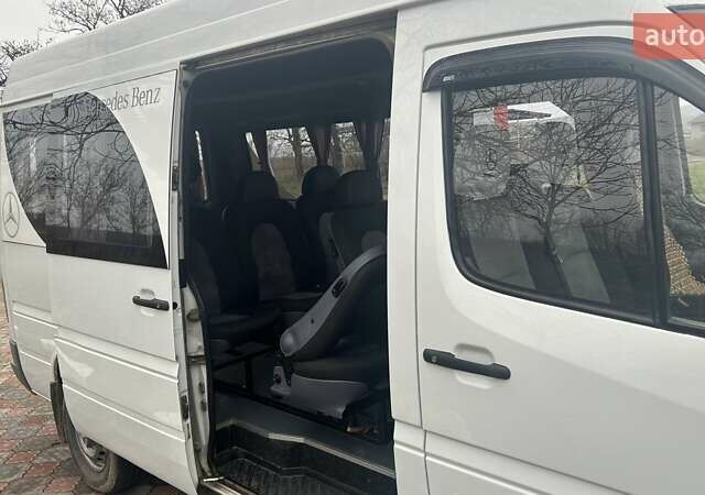 Белый Мерседес Sprinter, объемом двигателя 2.15 л и пробегом 228 тыс. км за 11580 $, фото 6 на Automoto.ua