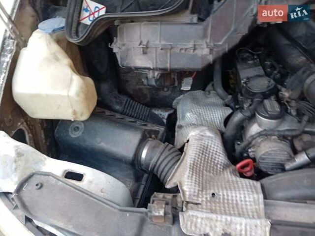 Белый Мерседес Sprinter, объемом двигателя 2.2 л и пробегом 350 тыс. км за 6600 $, фото 1 на Automoto.ua