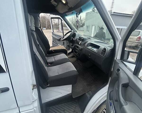 Белый Мерседес Sprinter, объемом двигателя 2.15 л и пробегом 228 тыс. км за 11580 $, фото 32 на Automoto.ua