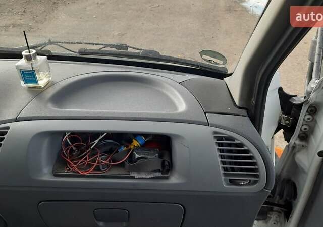 Белый Мерседес Sprinter, объемом двигателя 2.7 л и пробегом 384 тыс. км за 15000 $, фото 4 на Automoto.ua