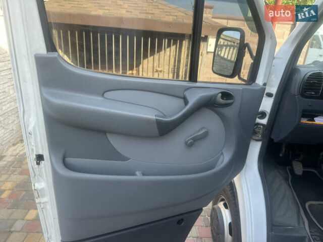 Белый Мерседес Sprinter, объемом двигателя 2.2 л и пробегом 10 тыс. км за 12000 $, фото 3 на Automoto.ua