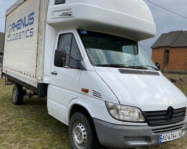 Белый Мерседес Sprinter, объемом двигателя 2.69 л и пробегом 450 тыс. км за 10200 $, фото 3 на Automoto.ua