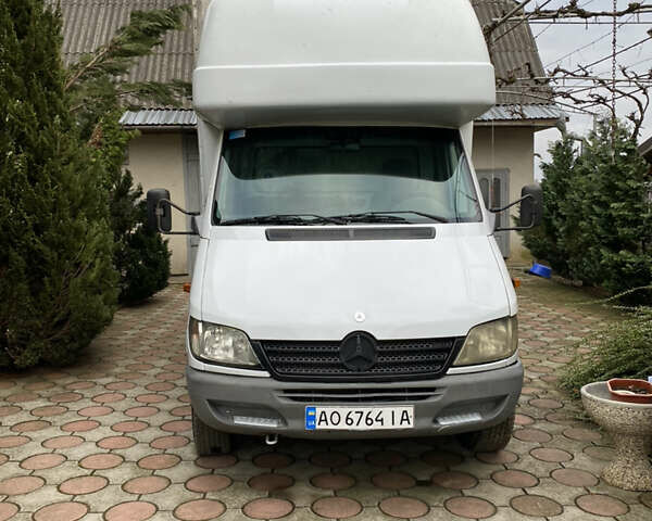 Белый Мерседес Sprinter, объемом двигателя 2.69 л и пробегом 450 тыс. км за 10200 $, фото 4 на Automoto.ua