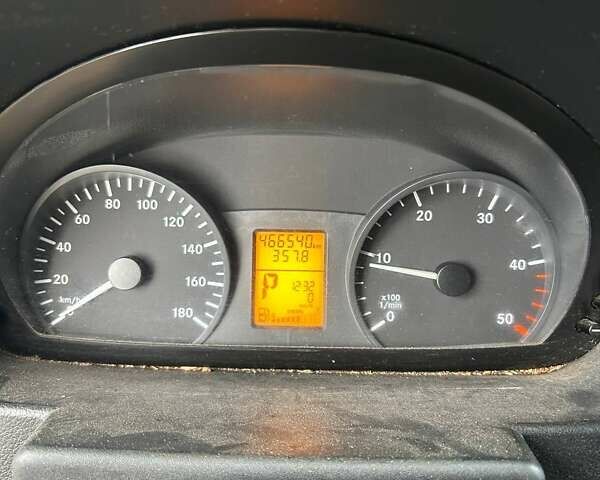 Белый Мерседес Sprinter, объемом двигателя 2.15 л и пробегом 466 тыс. км за 10900 $, фото 7 на Automoto.ua