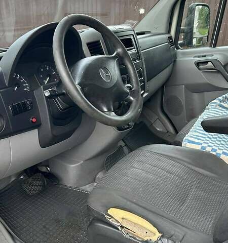 Белый Мерседес Sprinter, объемом двигателя 2.15 л и пробегом 466 тыс. км за 10900 $, фото 4 на Automoto.ua