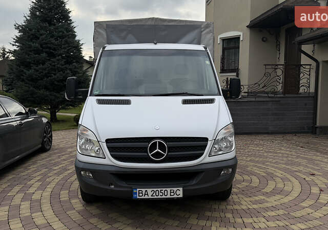 Белый Мерседес Sprinter, объемом двигателя 2.14 л и пробегом 215 тыс. км за 16000 $, фото 3 на Automoto.ua