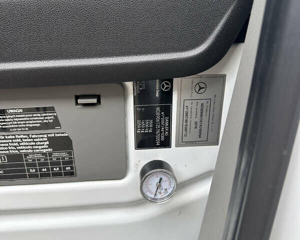 Белый Мерседес Sprinter, объемом двигателя 2.14 л и пробегом 434 тыс. км за 18900 $, фото 14 на Automoto.ua