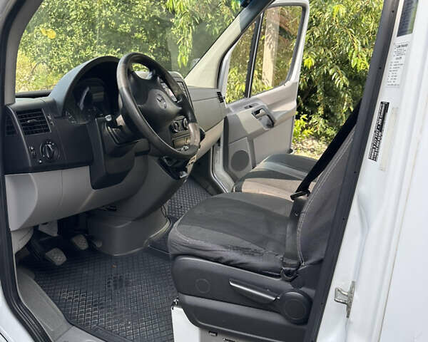 Белый Мерседес Sprinter, объемом двигателя 2.14 л и пробегом 434 тыс. км за 16900 $, фото 7 на Automoto.ua