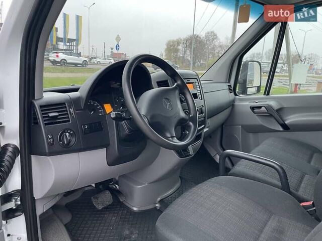 Белый Мерседес Sprinter, объемом двигателя 2.2 л и пробегом 350 тыс. км за 21500 $, фото 11 на Automoto.ua