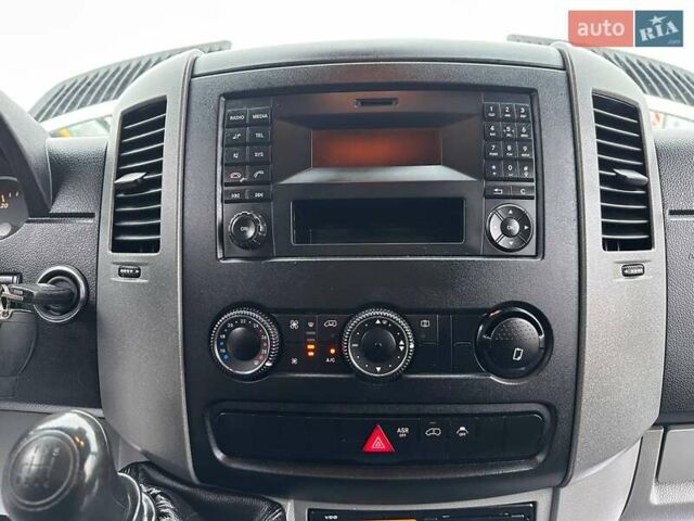 Белый Мерседес Sprinter, объемом двигателя 2.2 л и пробегом 142 тыс. км за 24800 $, фото 33 на Automoto.ua
