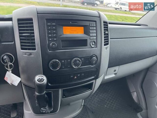 Белый Мерседес Sprinter, объемом двигателя 2.2 л и пробегом 350 тыс. км за 21500 $, фото 9 на Automoto.ua