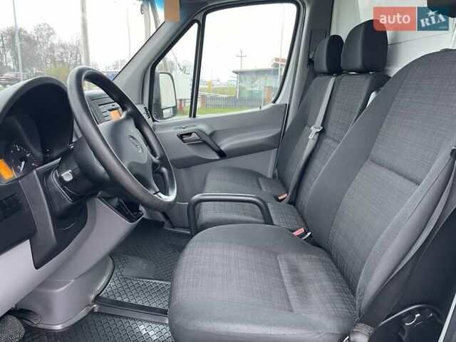 Белый Мерседес Sprinter, объемом двигателя 2.2 л и пробегом 350 тыс. км за 21500 $, фото 8 на Automoto.ua