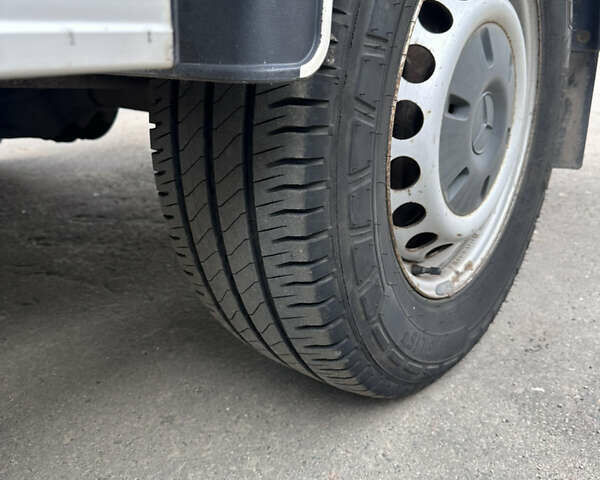 Белый Мерседес Sprinter, объемом двигателя 2.14 л и пробегом 434 тыс. км за 16900 $, фото 21 на Automoto.ua