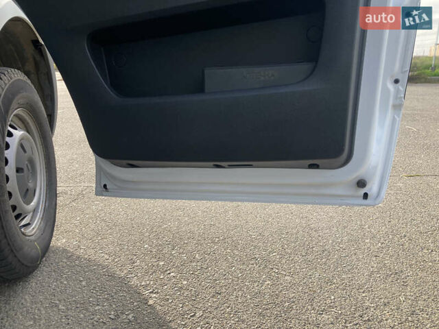 Белый Мерседес Sprinter, объемом двигателя 2.14 л и пробегом 385 тыс. км за 27000 $, фото 11 на Automoto.ua