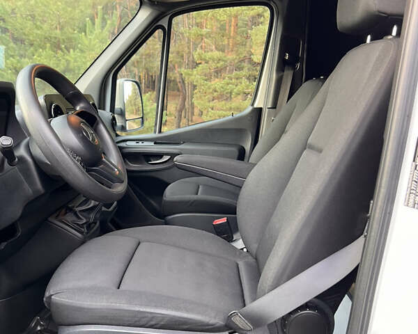 Белый Мерседес Sprinter, объемом двигателя 0 л и пробегом 178 тыс. км за 24700 $, фото 5 на Automoto.ua