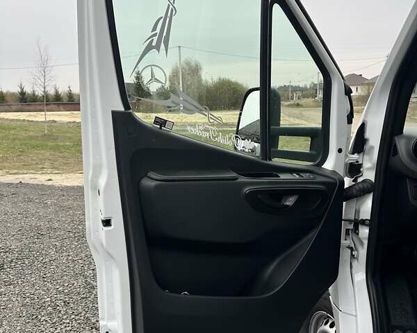 Белый Мерседес Sprinter, объемом двигателя 2.2 л и пробегом 240 тыс. км за 19900 $, фото 15 на Automoto.ua