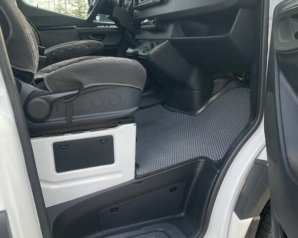 Белый Мерседес Sprinter, объемом двигателя 2.14 л и пробегом 385 тыс. км за 27000 $, фото 15 на Automoto.ua