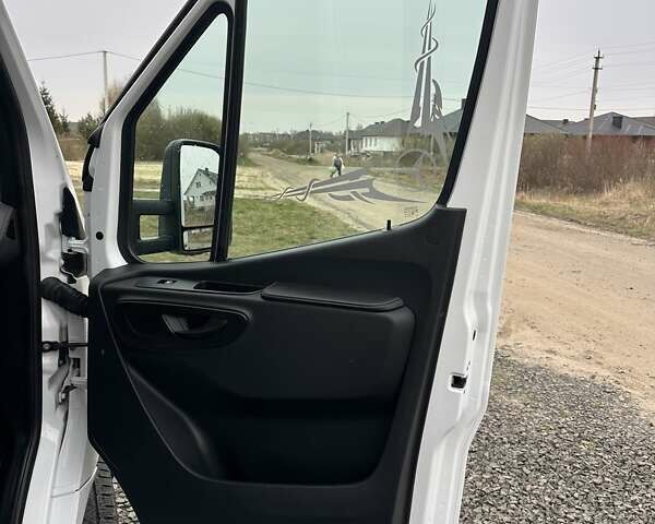 Белый Мерседес Sprinter, объемом двигателя 2.2 л и пробегом 240 тыс. км за 19900 $, фото 35 на Automoto.ua