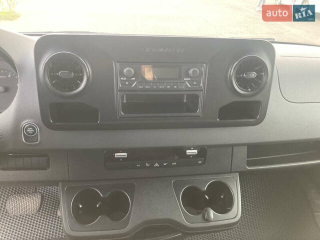 Белый Мерседес Sprinter, объемом двигателя 2.14 л и пробегом 385 тыс. км за 27000 $, фото 16 на Automoto.ua