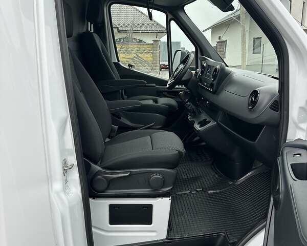 Белый Мерседес Sprinter, объемом двигателя 2.2 л и пробегом 240 тыс. км за 19900 $, фото 36 на Automoto.ua