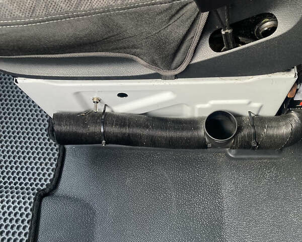 Белый Мерседес Sprinter, объемом двигателя 2.14 л и пробегом 385 тыс. км за 27000 $, фото 18 на Automoto.ua