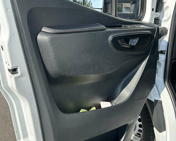Белый Мерседес Sprinter, объемом двигателя 3 л и пробегом 435 тыс. км за 29200 $, фото 6 на Automoto.ua