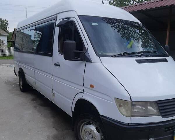 Белый Мерседес Sprinter, объемом двигателя 2.87 л и пробегом 845 тыс. км за 9790 $, фото 2 на Automoto.ua