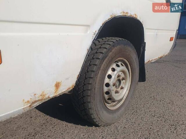 Белый Мерседес Sprinter, объемом двигателя 2.69 л и пробегом 900 тыс. км за 6200 $, фото 4 на Automoto.ua