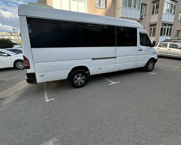 Белый Мерседес Sprinter, объемом двигателя 2.15 л и пробегом 100 тыс. км за 12000 $, фото 3 на Automoto.ua