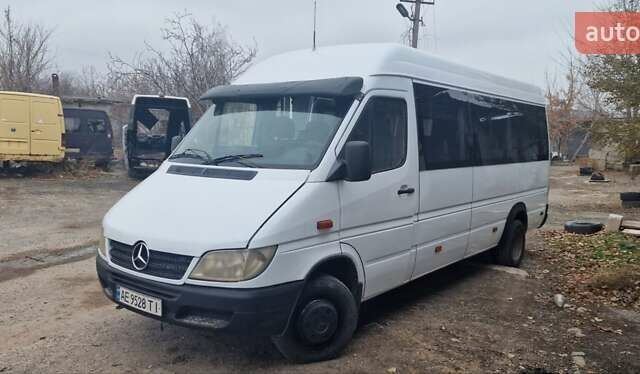 Белый Мерседес Sprinter, объемом двигателя 2.1 л и пробегом 100 тыс. км за 7900 $, фото 3 на Automoto.ua