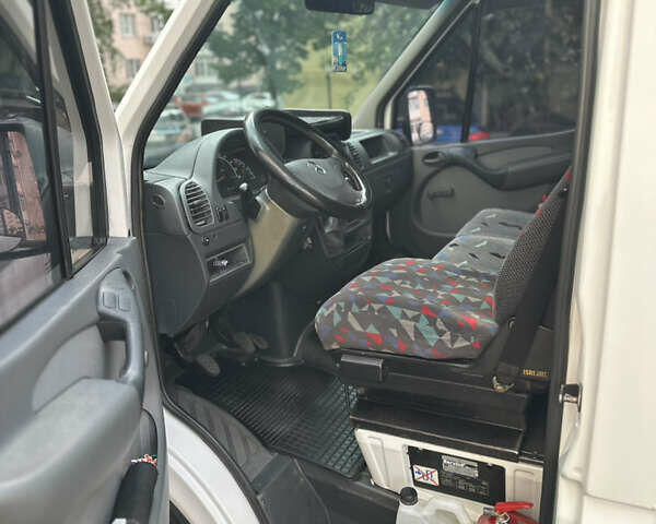 Белый Мерседес Sprinter, объемом двигателя 2.15 л и пробегом 100 тыс. км за 12000 $, фото 6 на Automoto.ua