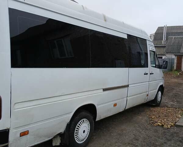 Белый Мерседес Sprinter, объемом двигателя 2.15 л и пробегом 477 тыс. км за 10000 $, фото 3 на Automoto.ua
