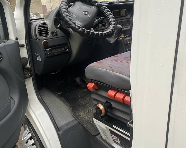 Белый Мерседес Sprinter, объемом двигателя 2.69 л и пробегом 549 тыс. км за 14500 $, фото 12 на Automoto.ua