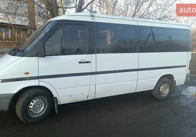 Белый Мерседес Sprinter, объемом двигателя 2.2 л и пробегом 486 тыс. км за 5900 $, фото 1 на Automoto.ua