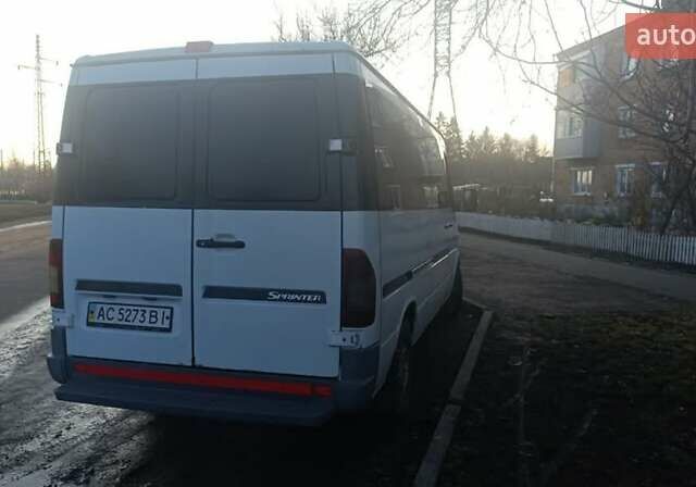 Белый Мерседес Sprinter, объемом двигателя 2.2 л и пробегом 486 тыс. км за 5900 $, фото 3 на Automoto.ua