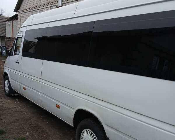 Белый Мерседес Sprinter, объемом двигателя 2.15 л и пробегом 477 тыс. км за 10000 $, фото 7 на Automoto.ua