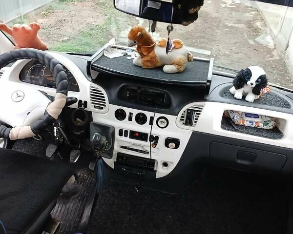 Белый Мерседес Sprinter, объемом двигателя 2.15 л и пробегом 477 тыс. км за 10000 $, фото 1 на Automoto.ua