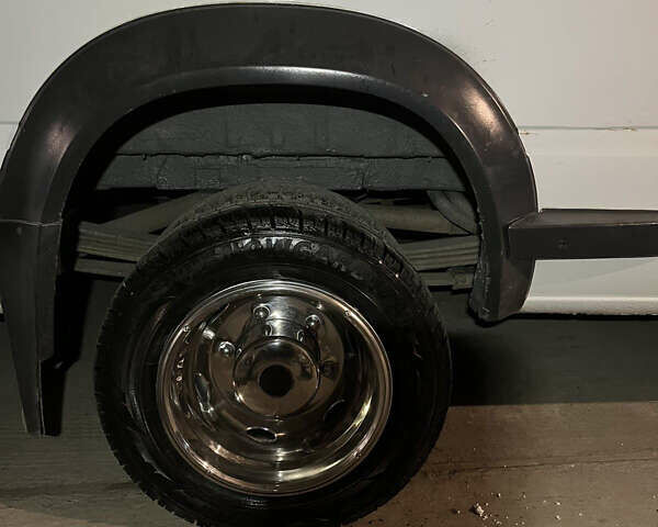 Белый Мерседес Sprinter, объемом двигателя 2.2 л и пробегом 500 тыс. км за 10000 $, фото 21 на Automoto.ua