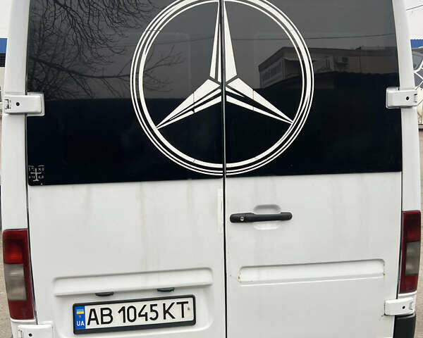 Белый Мерседес Sprinter, объемом двигателя 2.2 л и пробегом 500 тыс. км за 12000 $, фото 1 на Automoto.ua