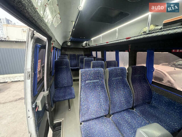 Белый Мерседес Sprinter, объемом двигателя 2.2 л и пробегом 500 тыс. км за 12000 $, фото 5 на Automoto.ua