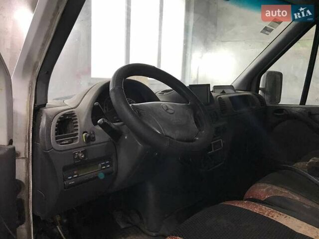 Белый Мерседес Sprinter, объемом двигателя 2.69 л и пробегом 560 тыс. км за 9500 $, фото 9 на Automoto.ua