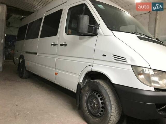 Белый Мерседес Sprinter, объемом двигателя 2.69 л и пробегом 560 тыс. км за 9500 $, фото 2 на Automoto.ua