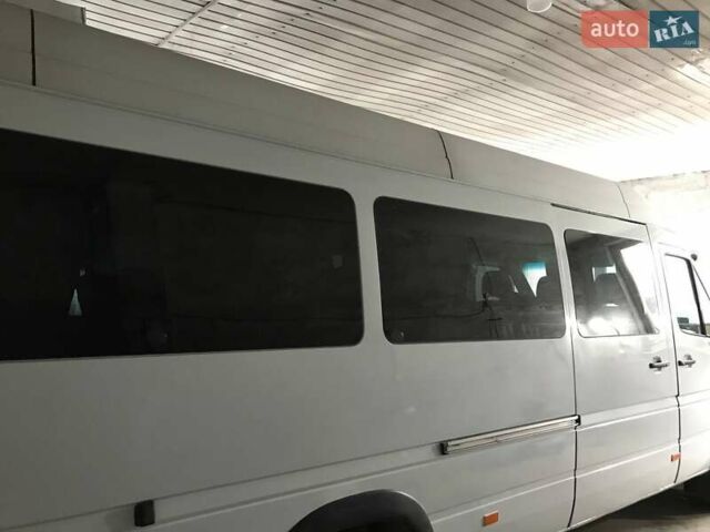 Белый Мерседес Sprinter, объемом двигателя 2.69 л и пробегом 560 тыс. км за 9500 $, фото 7 на Automoto.ua