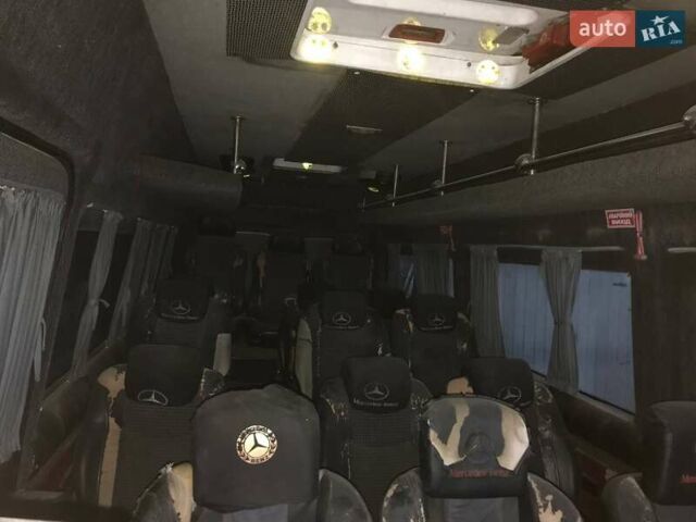 Белый Мерседес Sprinter, объемом двигателя 2.69 л и пробегом 560 тыс. км за 9500 $, фото 3 на Automoto.ua