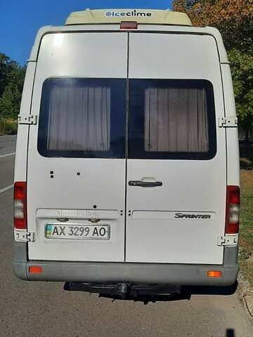 Белый Мерседес Sprinter, объемом двигателя 2.2 л и пробегом 805 тыс. км за 12000 $, фото 8 на Automoto.ua