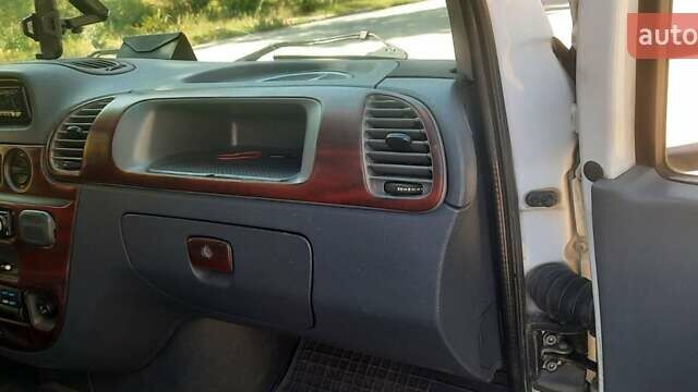 Белый Мерседес Sprinter, объемом двигателя 2.2 л и пробегом 805 тыс. км за 12000 $, фото 10 на Automoto.ua